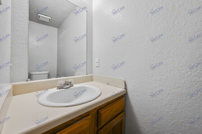Building Photo - 2198 Aspen Dr