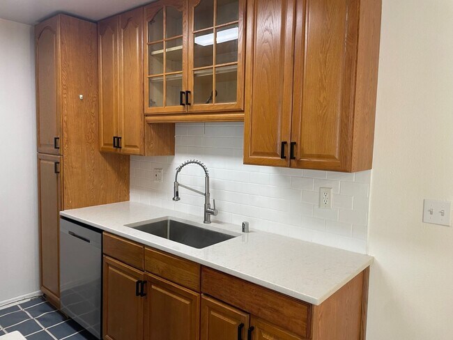 Building Photo - 2 bed 2 bath in Stoneybrook Villas