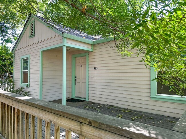 Building Photo - 5 Bedroom Home for Rent in Chico CA | Bonus Suite, Large Yard, Near Downtown & Bidwell Park