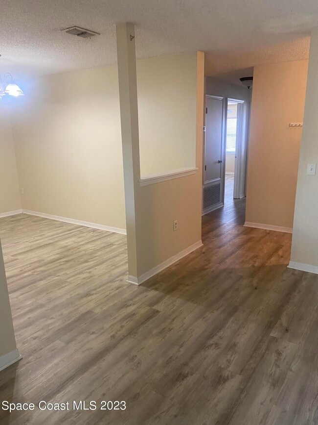 Building Photo - 290 Spring Dr