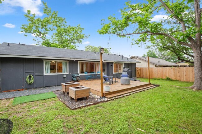 Building Photo - 5212 Provencial Dr