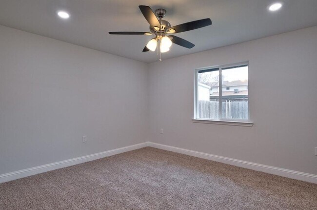 Building Photo - FOR LEASE - 3/2/2 - WEST LUBBOCK HOME