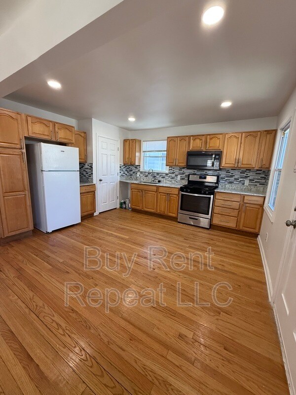 Building Photo - 630 Jewell St