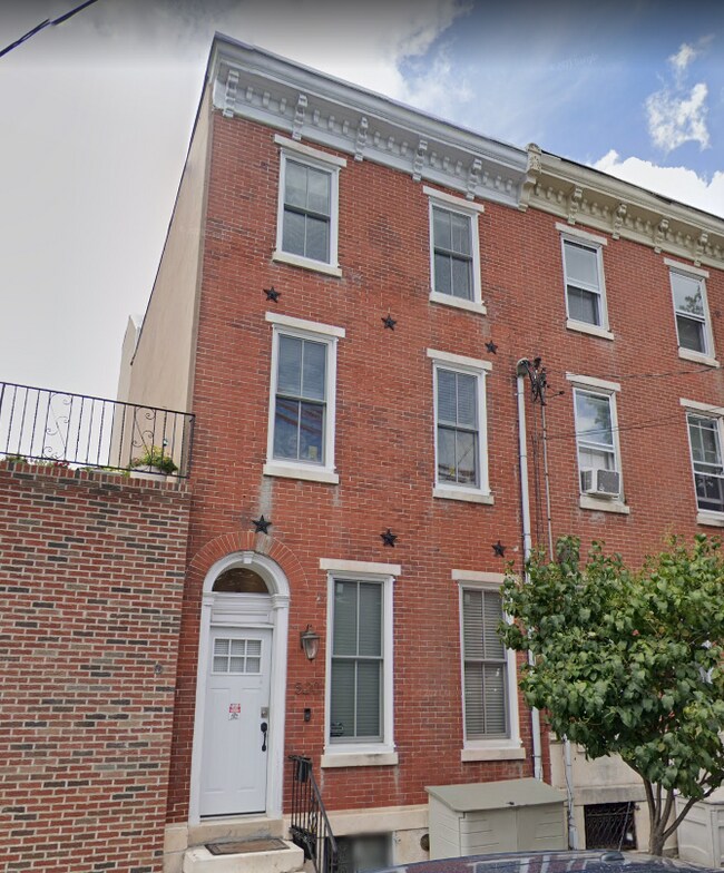 Building Photo - 520 N 15th St