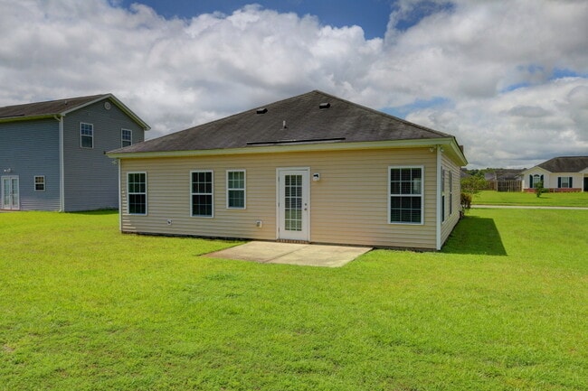 Building Photo - 3 Bedroom 2 Bathroom Live Oak - Richmond Hill