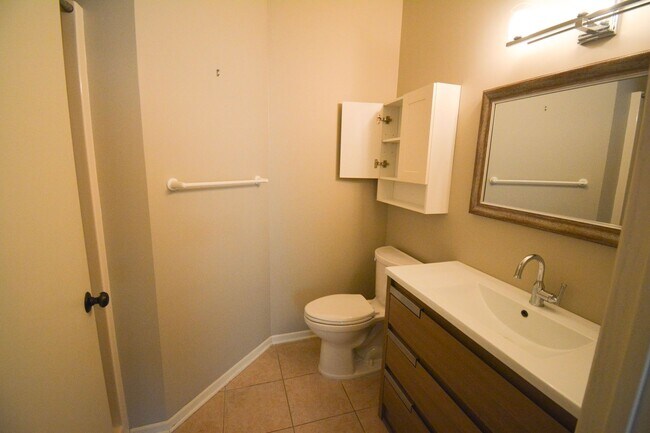 Building Photo - Spacious 2 Bed, 2 Bath Townhome with Attached Garage Available Now!