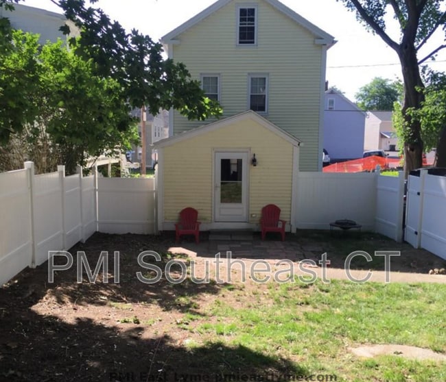 Building Photo - 253 Yantic St