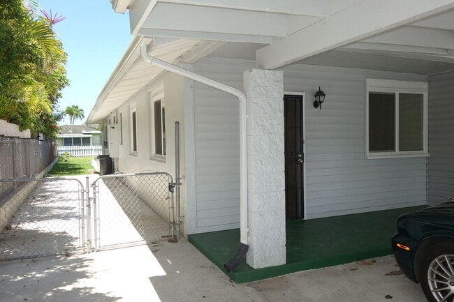 Building Photo - Spacious 3 BD / 3 BA House Minutes from Fa...
