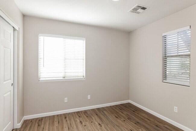 Building Photo - 14141 W Country Gables Dr