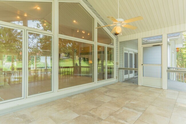 Building Photo - 10 Lindura Ln
