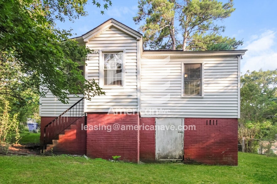 Building Photo - 407 Pineneedle Rd