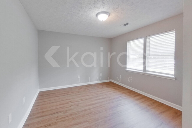 Building Photo - 401 Beaver Pointe Dr
