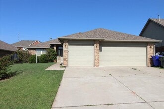 Building Photo - 512 Woodsong Dr