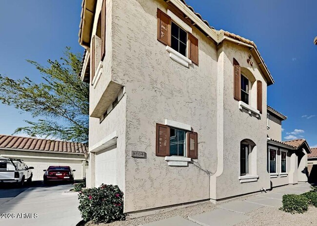 Building Photo - 3804 E Flower Ct