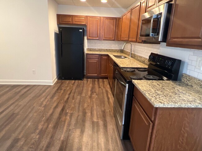 Building Photo - One bedroom apartment just steps away from...