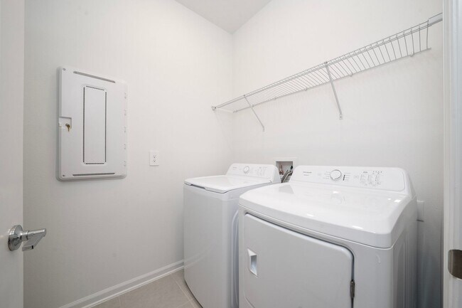 Building Photo - 3 Bedrrom 2 bathroom + Office-Brand-New Luxury Living in Rivington – DeBary, FL