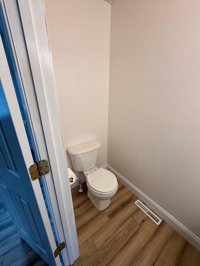 Building Photo - 3 Bedroom || 2 Full Bathroom & 2 Half Bathroom Townhome