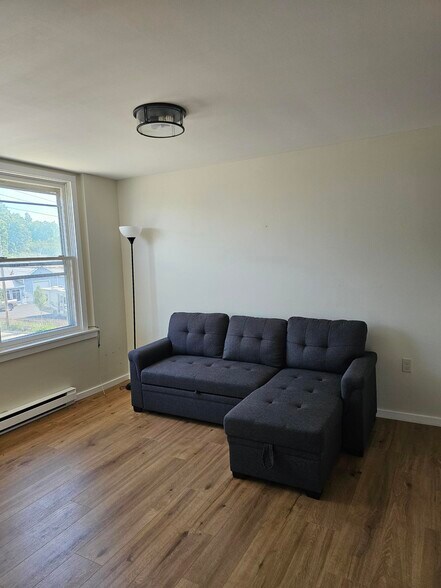 Primary Photo - 43 W Main St