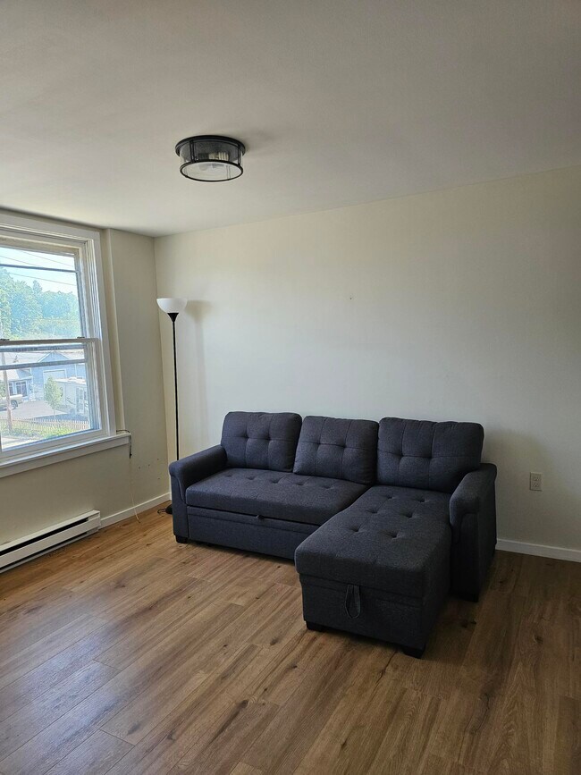 Building Photo - 43 W Main St