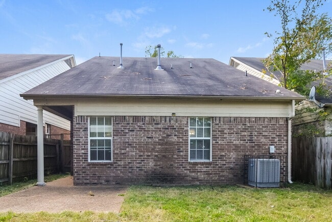 Building Photo - 2650 Bending Elm Cove