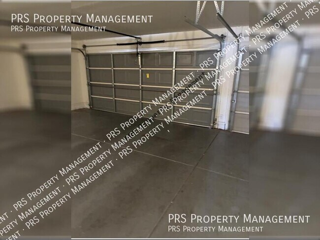 Building Photo - 1744 E Robin Ln