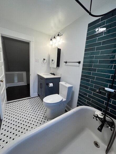 Main Bathroom - 4361 Raleigh St