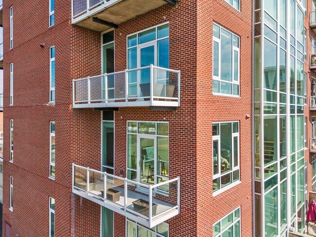 Building Photo - 1145 N High St