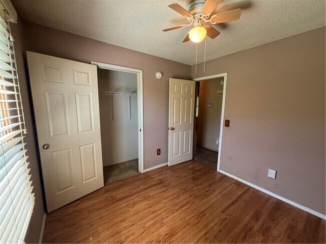 Building Photo - 809 Tyler St