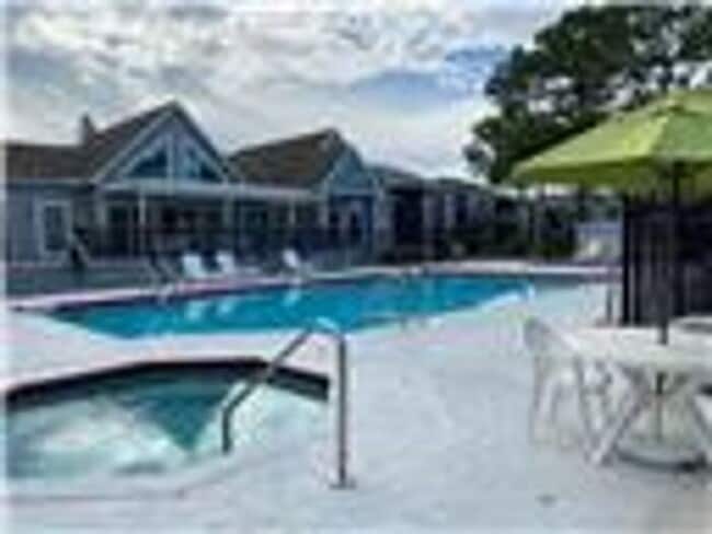 Building Photo - ** Move in Special HALF off your first months rent** LIKE NEW!!!! 2 Bedroom/2 Bath Condo!! Availa...