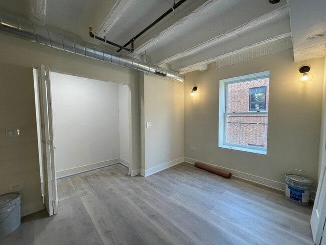 Building Photo - 1453 Maple Ave