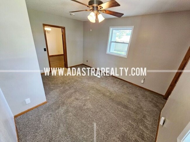 Building Photo - Spacious North Overland Park Bungalow-Available in FEBRUARY!!