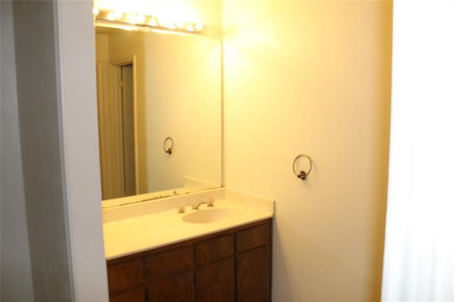 Building Photo - 2207 Canterbury Ct
