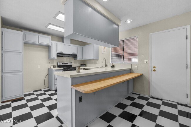 Building Photo - 1858 Park Cir Dr