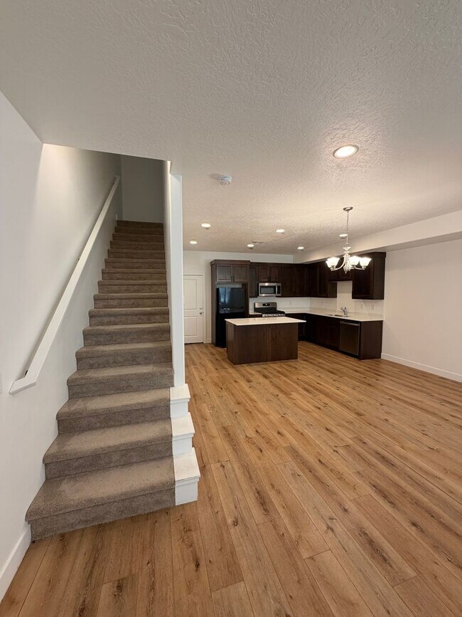Building Photo - 498 1225 N