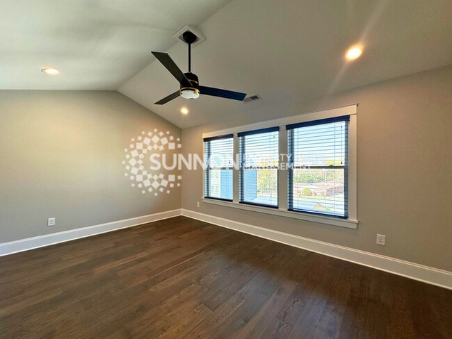 Building Photo - Modern 3-Story Townhome in the Heart of Plaza-Midwood - Walk to Everyt