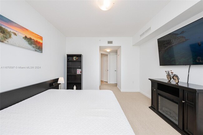 Building Photo - 1745 E Hallandale Beach Blvd