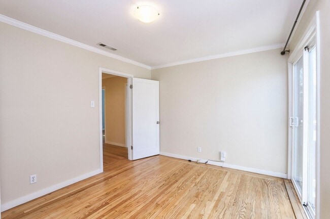 Building Photo - 3 Bed / 2 Bath Redwood City home with calming backyard oasis and a white picket fence. YouTube to...