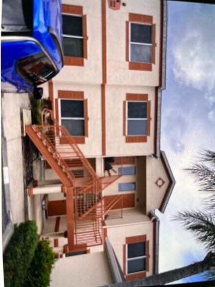 Building Photo - 3962 Mediterranea Cir