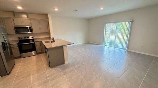 Building Photo - 2915 Canary Ave