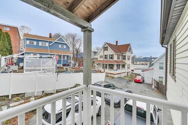 Building Photo - 467 Ferry St