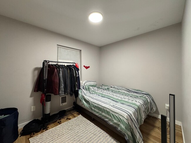 Building Photo - 6 Bed 5 Bath House Newer Updated Near Happy Valley, Fairhaven, WWU