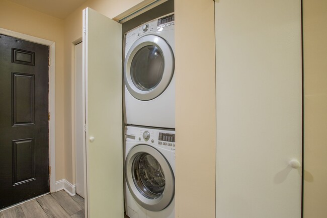 Building Photo - Amazing 2 BR/1 BA Apartment in Trinidad!