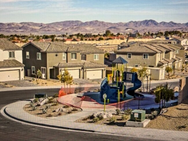 Building Photo - Magnificent Townhome Located In Quail Ridge Community!