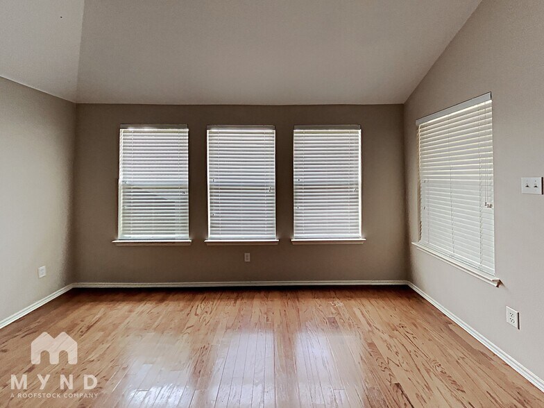 Building Photo - 1002 Camp Verde Dr
