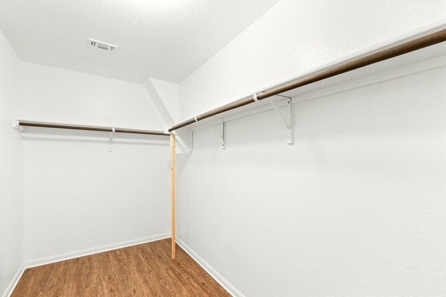 Building Photo - 609 Topaz Ln