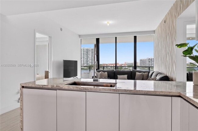 Building Photo - 5500 Island Estates Dr