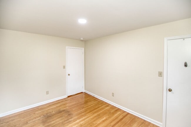 Building Photo - Great Location in Williamsburg!