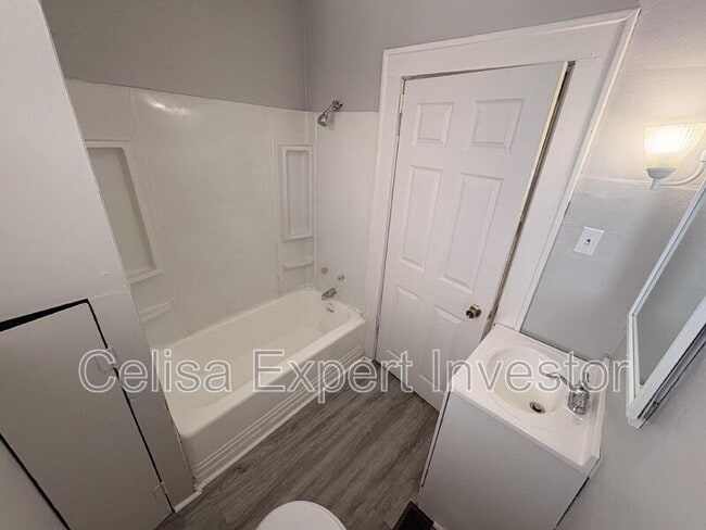 Building Photo - 3410 S Anthony Blvd