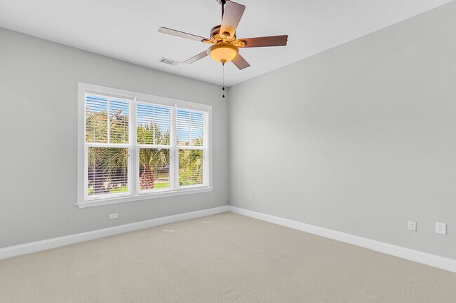 Building Photo - 200 River Landing Dr