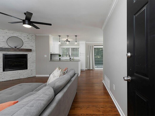 Building Photo - 3249 Howell Dr